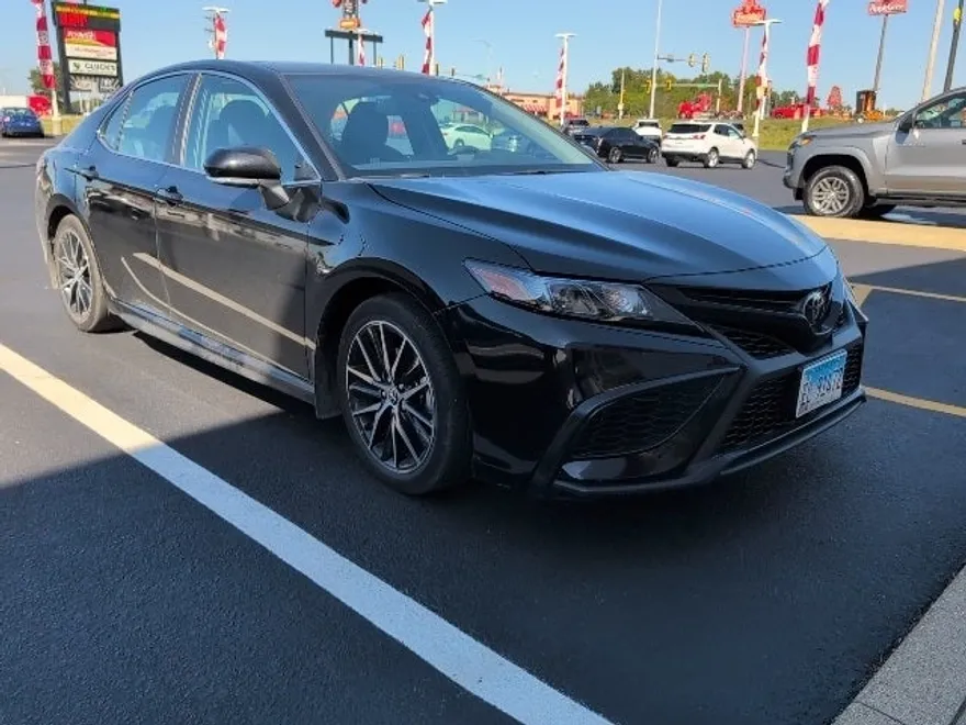 2024 Toyota Camry SE photo 1