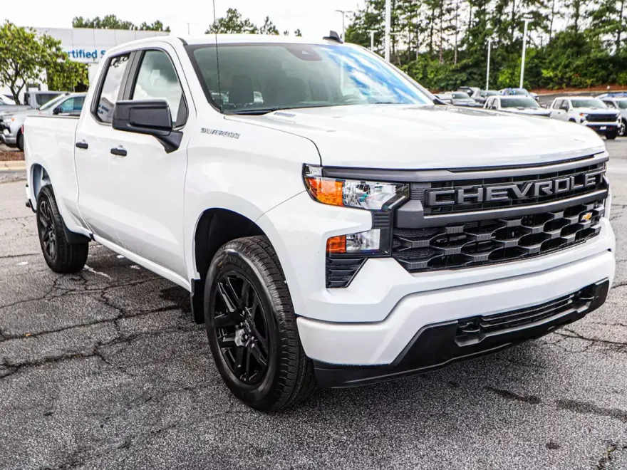 2026 Chevrolet Silverado 1500 Custom photo 1