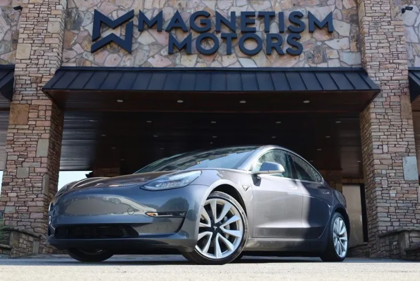 2018 Tesla Model 3 Long Range photo 1