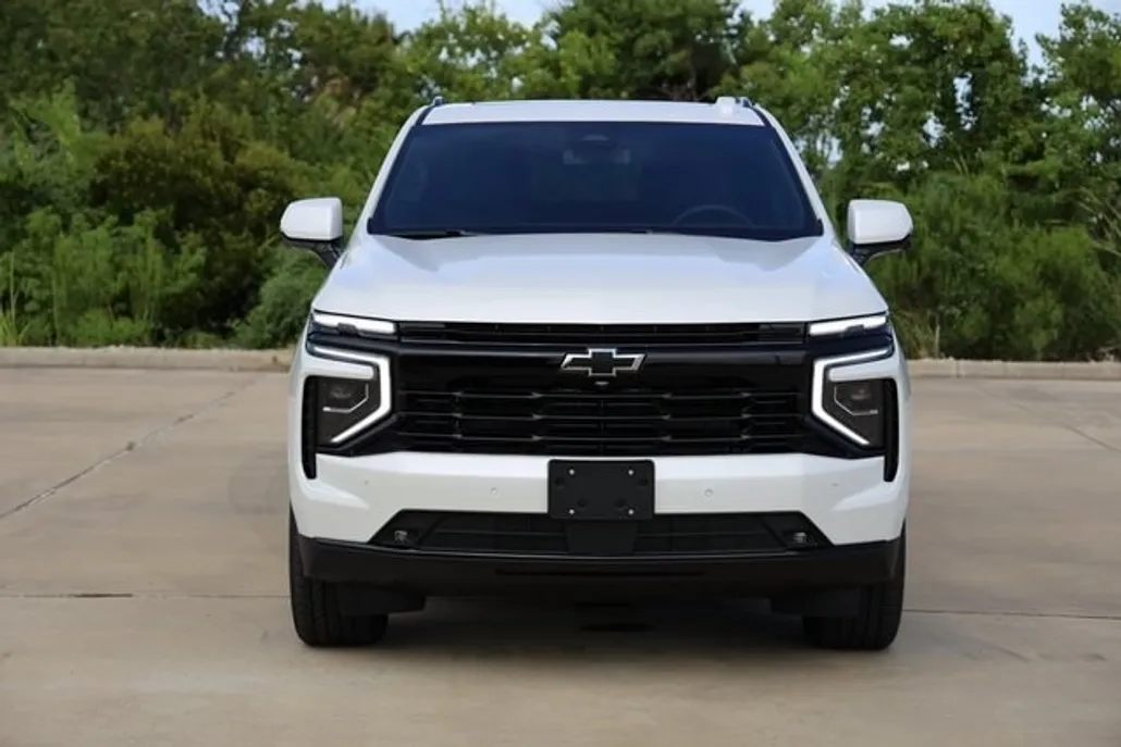 2025 Chevrolet Suburban RST photo 1