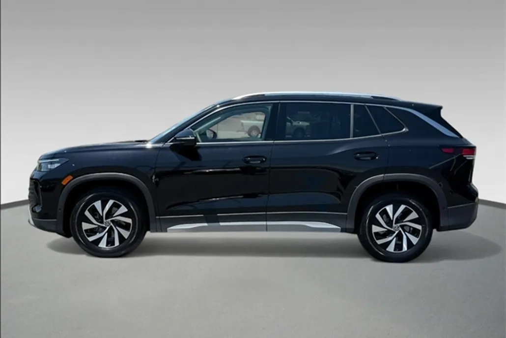 2025 Volkswagen Tiguan S photo 1