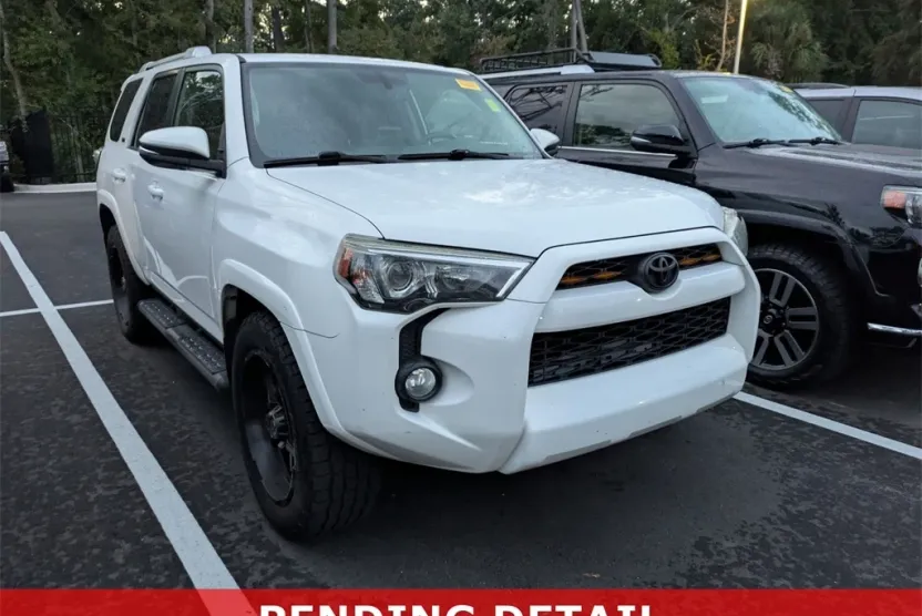 2016 Toyota 4Runner SR5 Premium photo 1