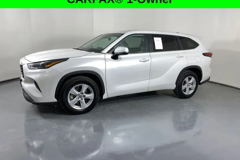 2023 Toyota Highlander L photo 1