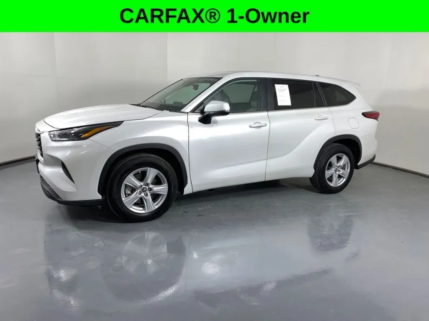 2023 Toyota Highlander L photo 1