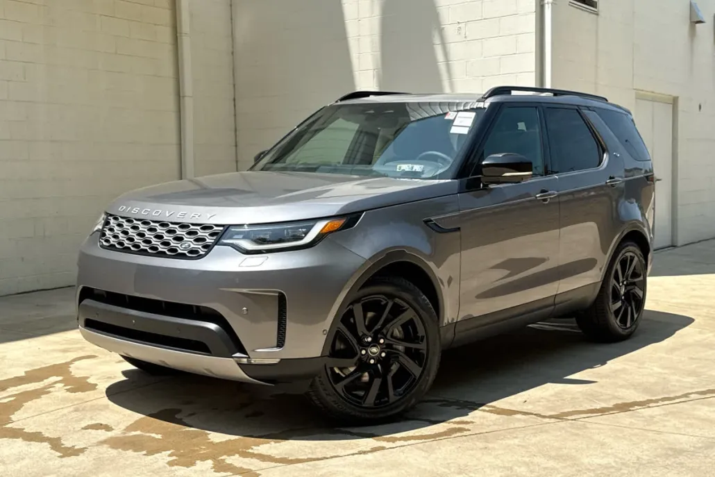 2025 Land Rover Discovery P300 S photo 1