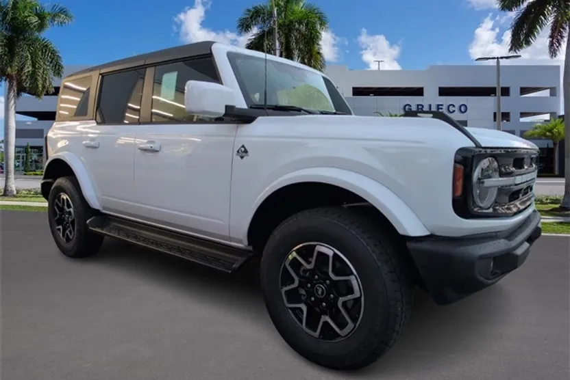 2025 Ford Bronco Outer Banks photo 1