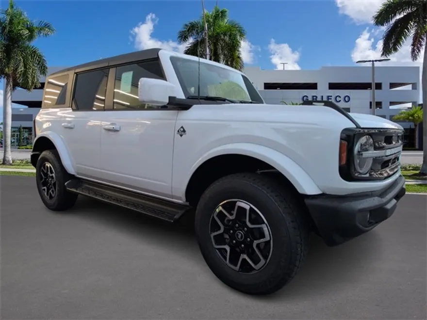 2025 Ford Bronco Outer Banks photo 1