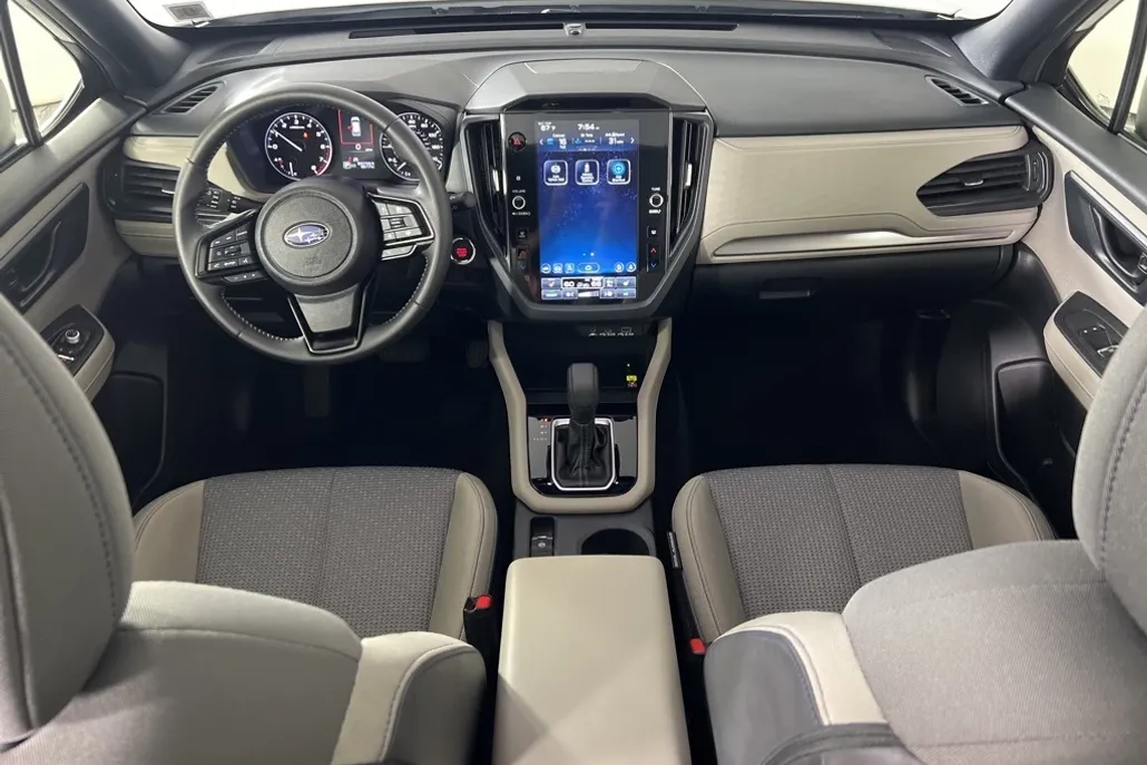 2025 Subaru Forester Premium photo 1