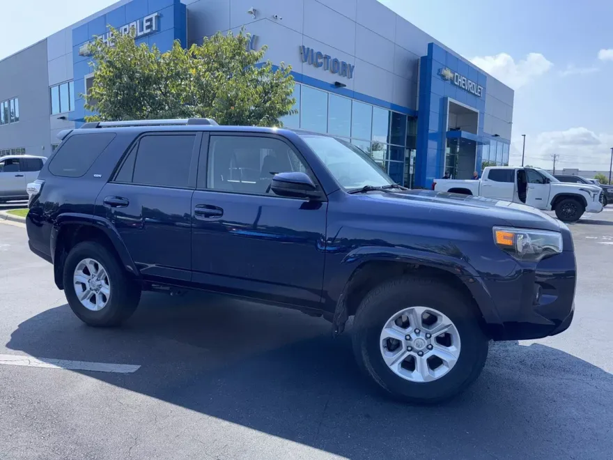 2021 Toyota 4Runner SR5 photo 1
