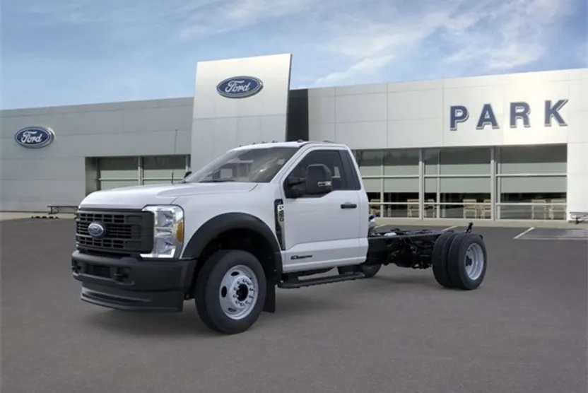 2025 Ford F-450 photo 1