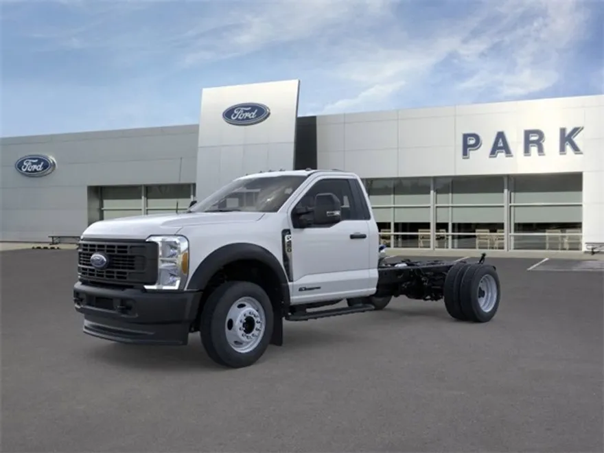 2025 Ford F-450 photo 1
