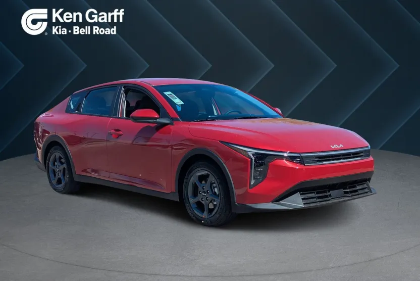 2025 Kia K4 LXS photo 1