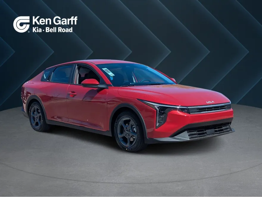 2025 Kia K4 LXS photo 1