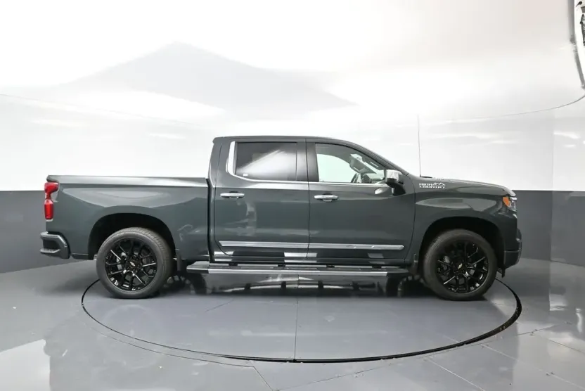 2026 Chevrolet Silverado 1500 High Country photo 1