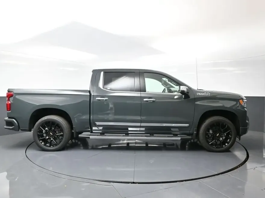 2026 Chevrolet Silverado 1500 High Country photo 1