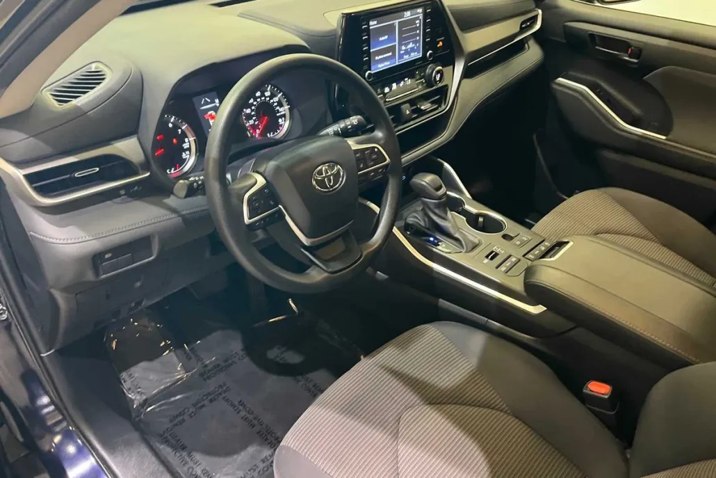 2022 Toyota Highlander L photo 1