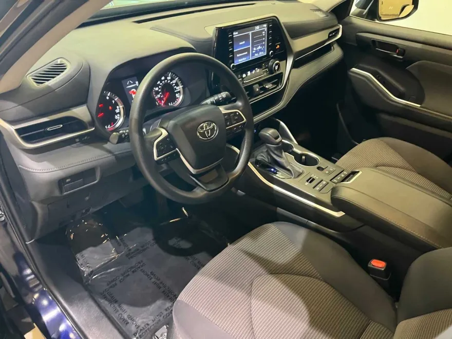 2022 Toyota Highlander L photo 1