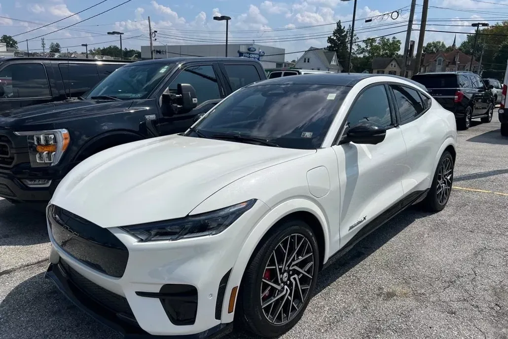 2023 Ford Mustang Mach-E GT photo 1