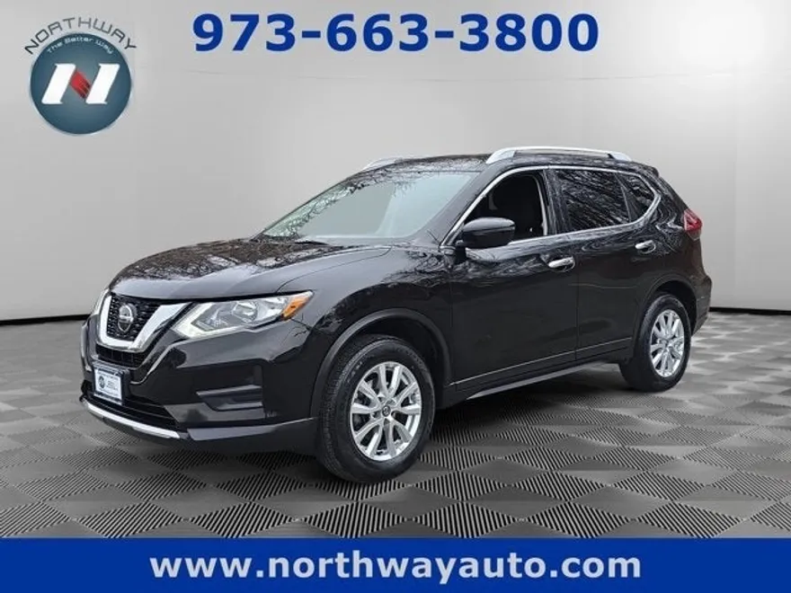 2020 Nissan Rogue SV photo 1