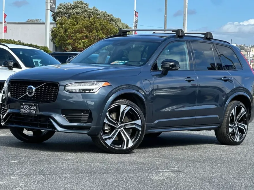 2022 Volvo XC90 Recharge T8 R-Design photo 1