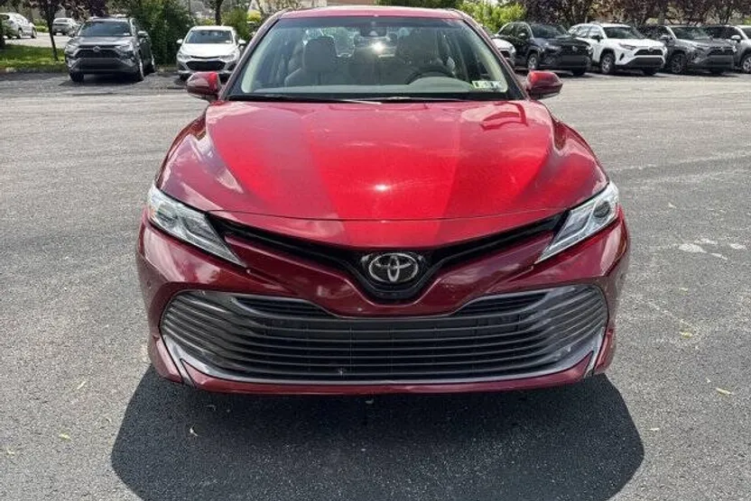 2018 Toyota Camry XLE photo 1