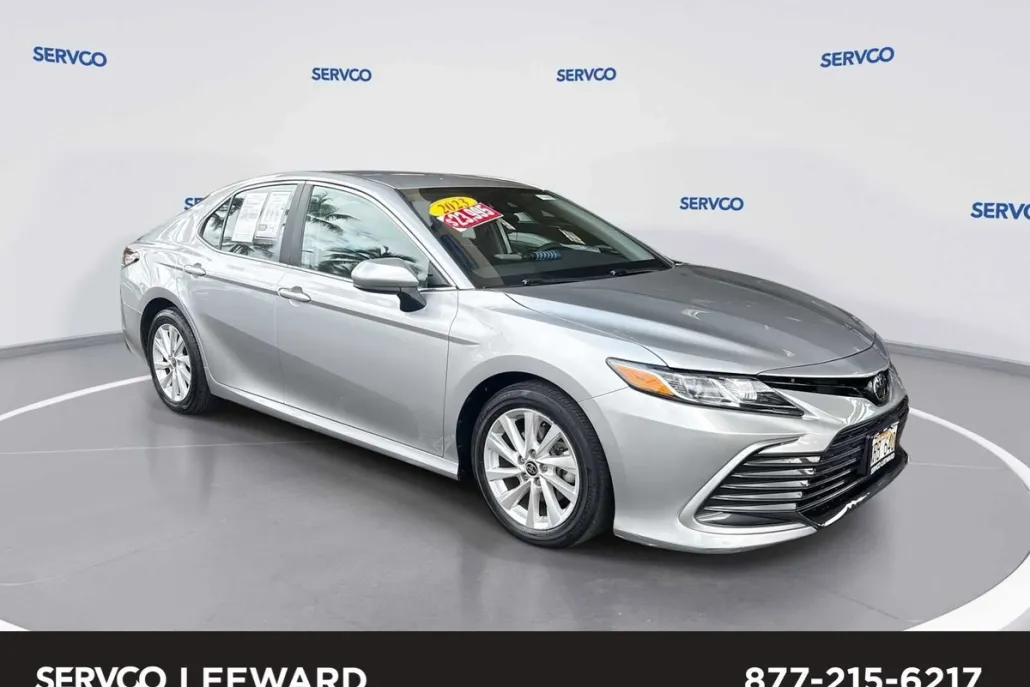 2023 Toyota Camry LE photo 1