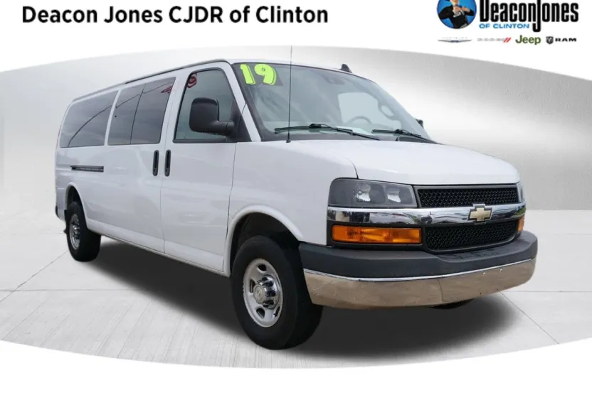 2019 Chevrolet Express 3500 LT photo 1