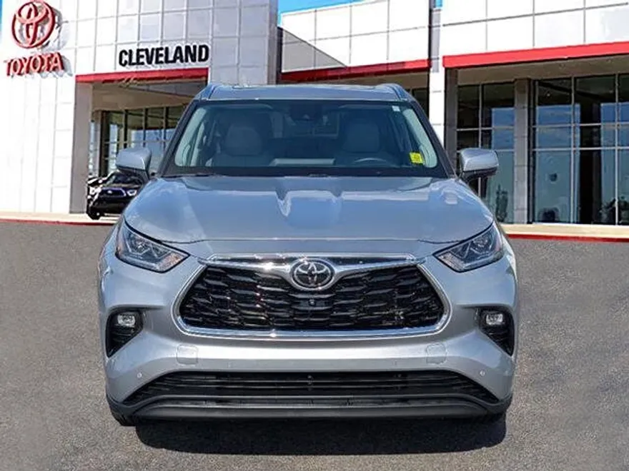 2024 Toyota Highlander Limited photo 1