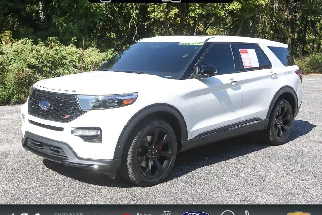 2022 Ford Explorer ST photo 1