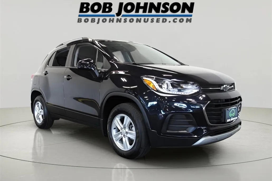 2022 Chevrolet Trax LT photo 1
