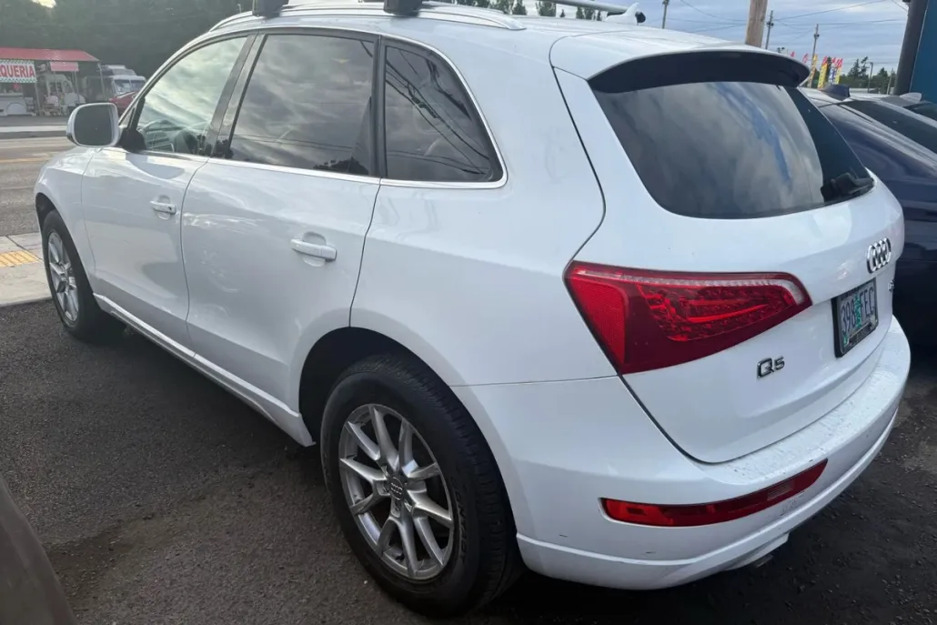 2011 Audi Q5 2.0T Premium photo 1