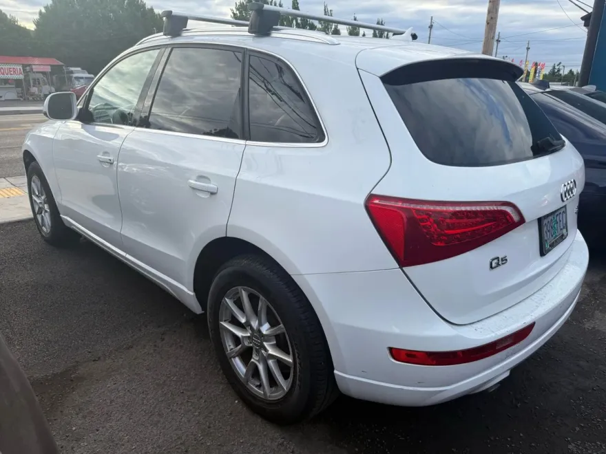 2011 Audi Q5 2.0T Premium photo 1