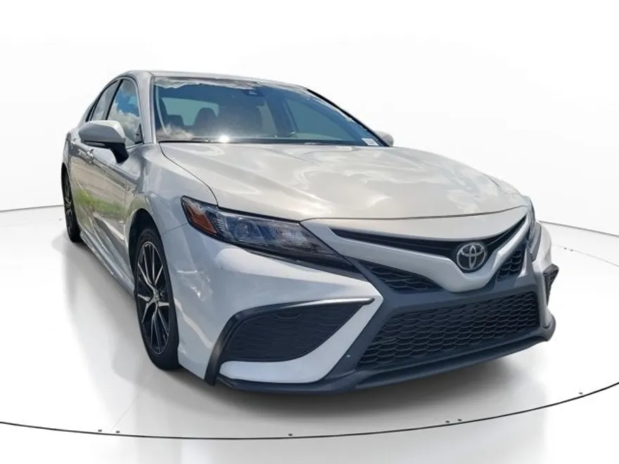 2023 Toyota Camry SE photo 1