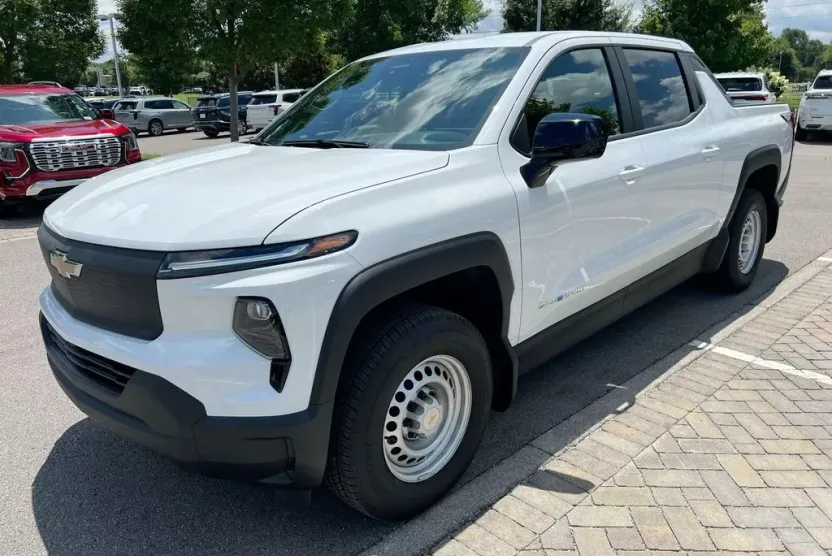 2025 Chevrolet Silverado EV Work Truck photo 1