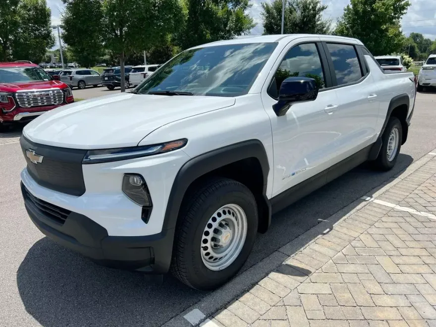 2025 Chevrolet Silverado EV Work Truck photo 1