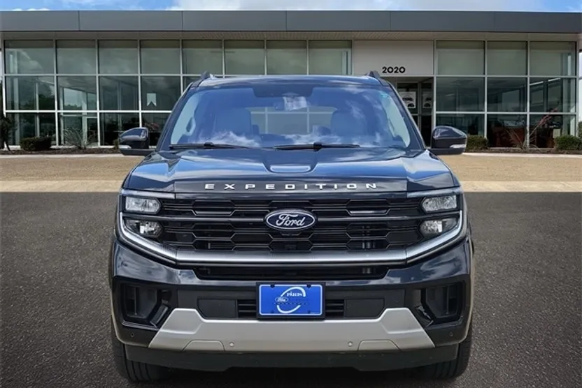2025 Ford Expedition MAX Platinum photo 1