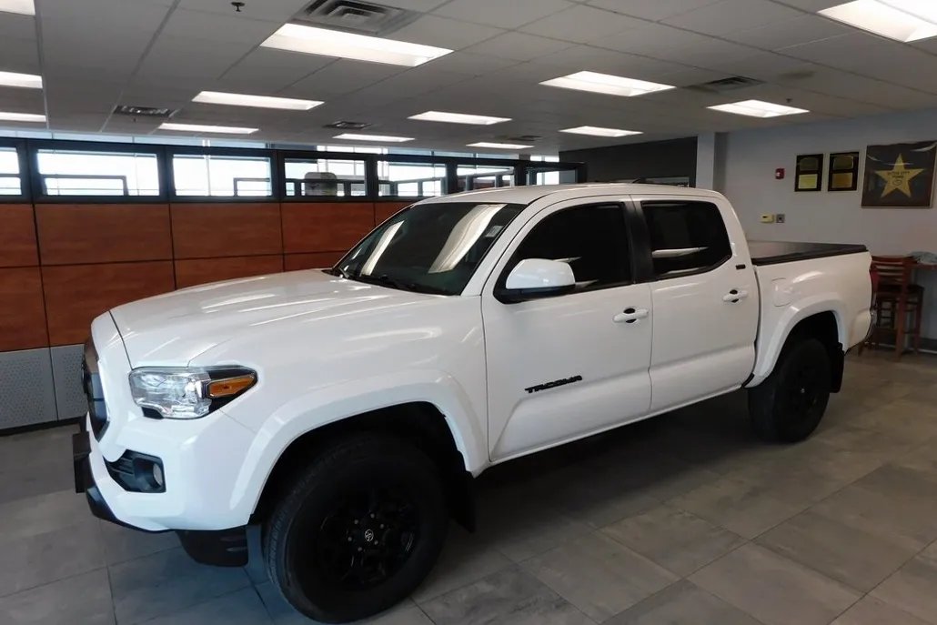 2022 Toyota Tacoma SR5 photo 1