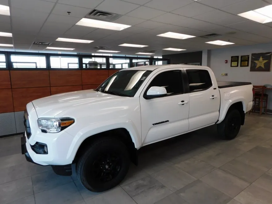 2022 Toyota Tacoma SR5 photo 1