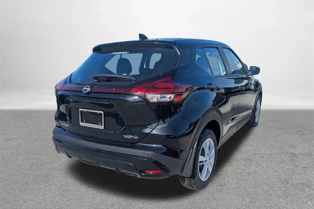 2025 Nissan Kicks Play S photo 1