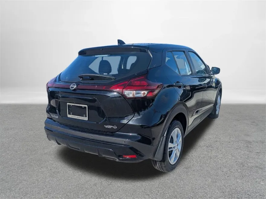 2025 Nissan Kicks Play S photo 1