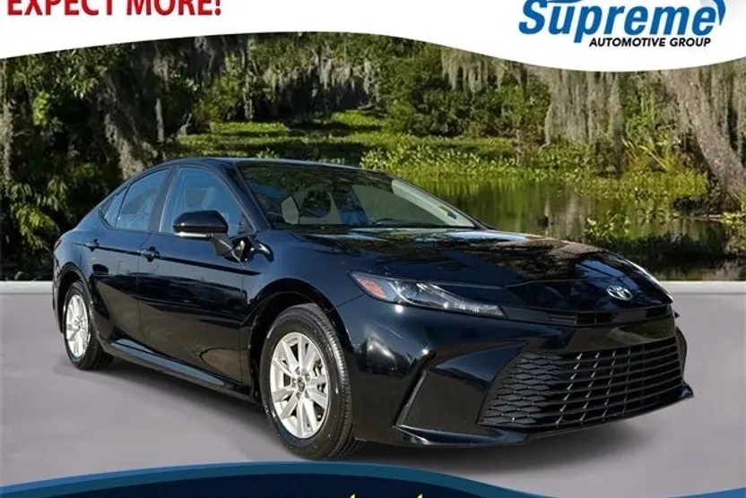 2025 Toyota Camry LE photo 1