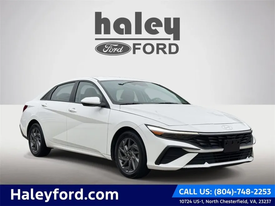 2024 Hyundai Elantra SEL photo 1
