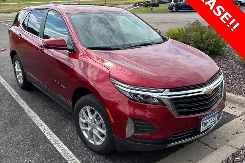 2023 Chevrolet Equinox LT photo 1