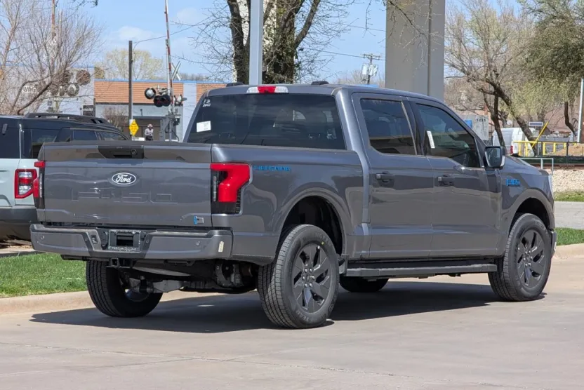 2024 Ford F-150 Lightning XLT photo 1