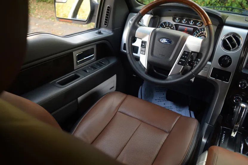 2014 Ford F-150 Platinum photo 1