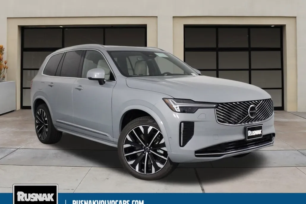 2026 Volvo XC90 Plus Black Edition photo 1