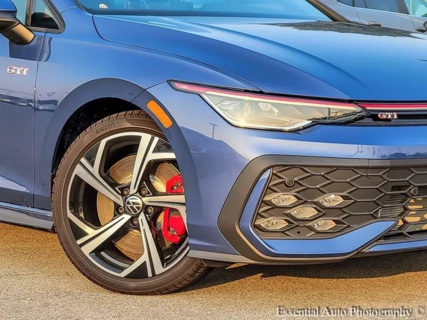 2025 Volkswagen Golf GTI SE photo 1
