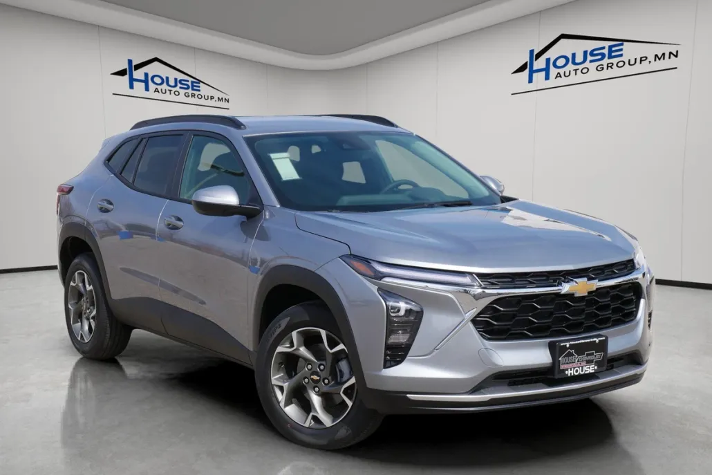 2025 Chevrolet Trax LT photo 1