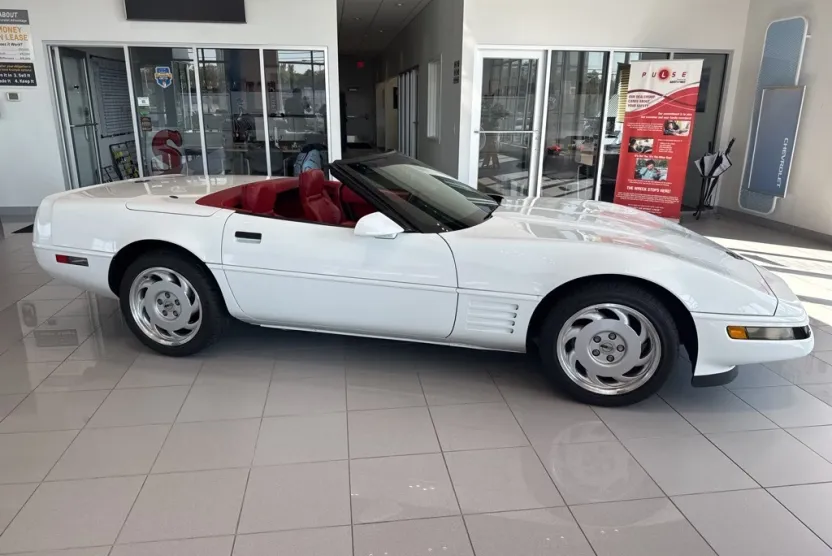 1991 Chevrolet Corvette Base photo 1