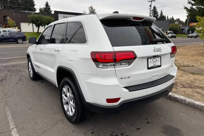 2020 Jeep Grand Cherokee Laredo photo 1